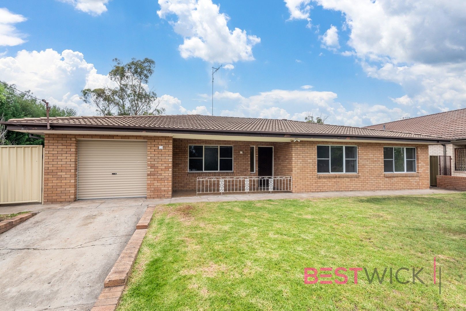 4 bedrooms House in 48 Morrisset Street BATHURST NSW, 2795