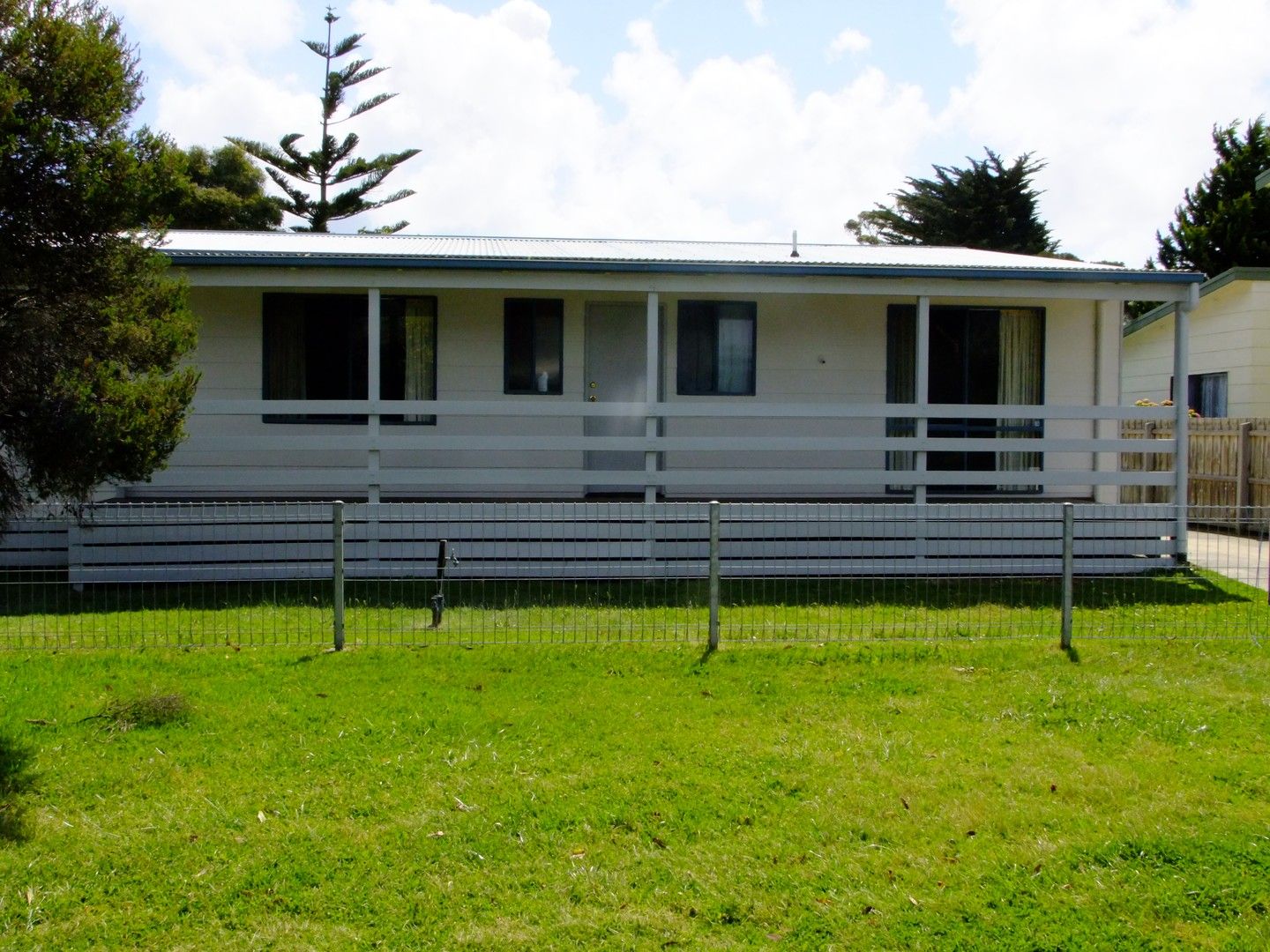 4 bedrooms House in 20 Raywood Avenue COWES VIC, 3922
