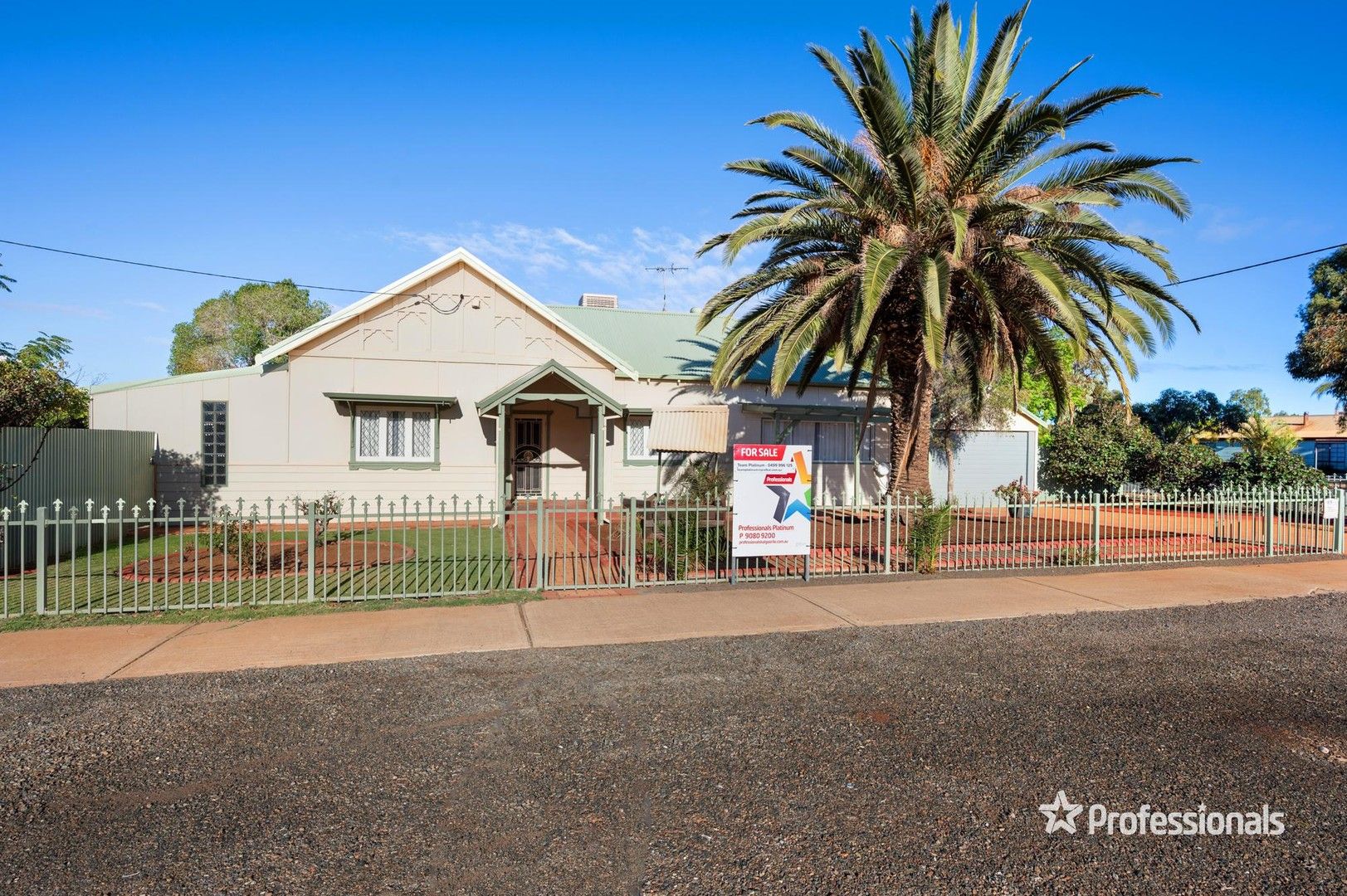 4 bedrooms House in 1 Turner Street SOUTH KALGOORLIE WA, 6430
