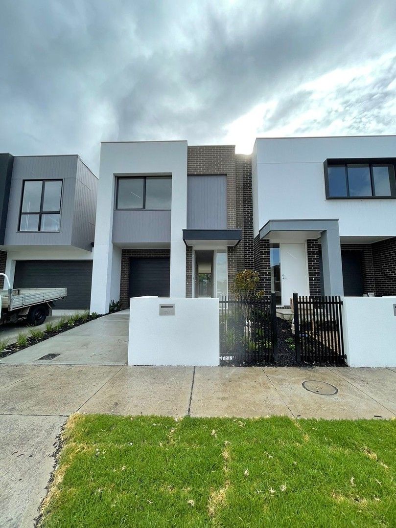 3 bedrooms Townhouse in 118 Royal Road BRAYBROOK VIC, 3019