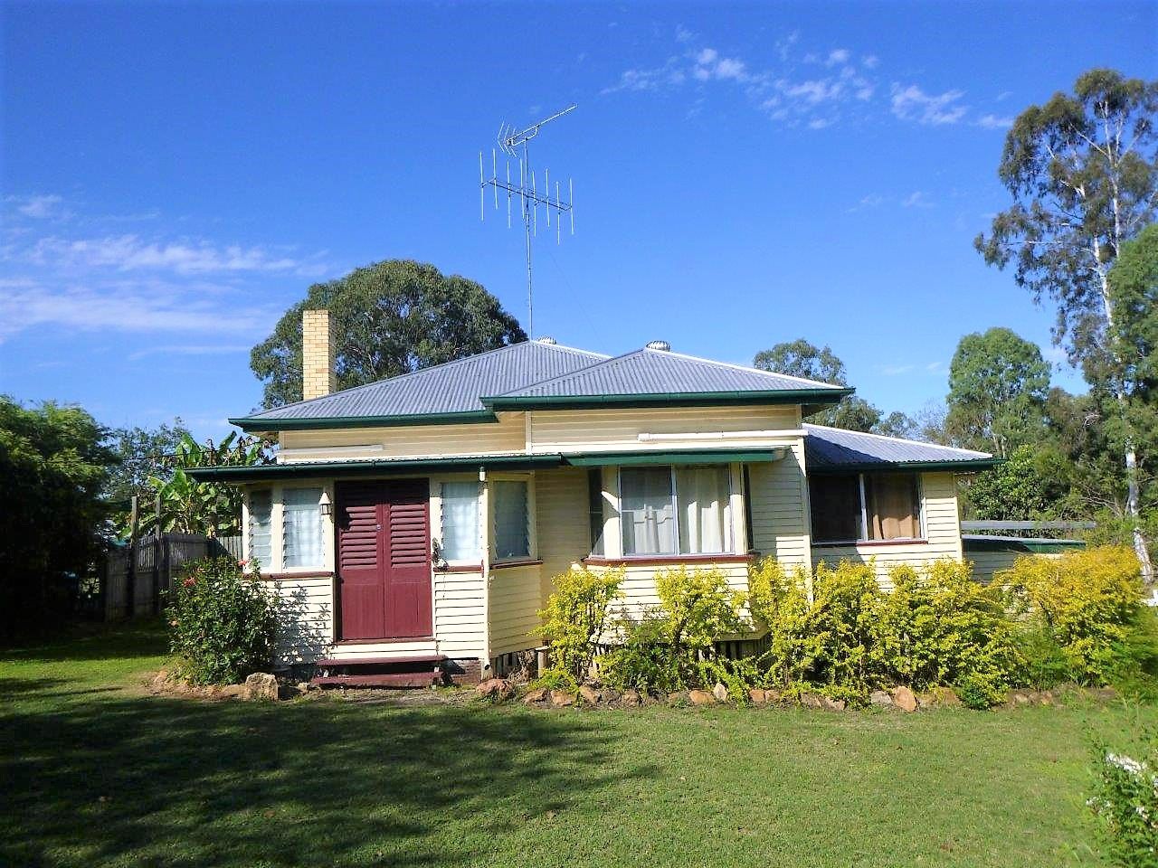 87 Moreton Street, Eidsvold QLD 4627, Image 2