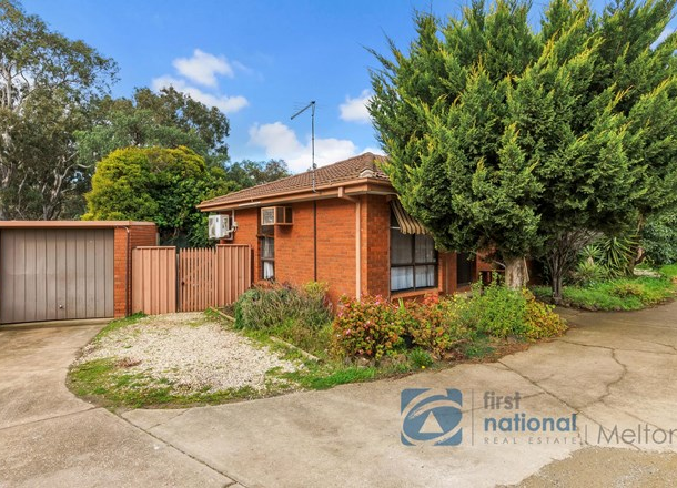 3/2-4 Brooklyn Road, Melton South VIC 3338