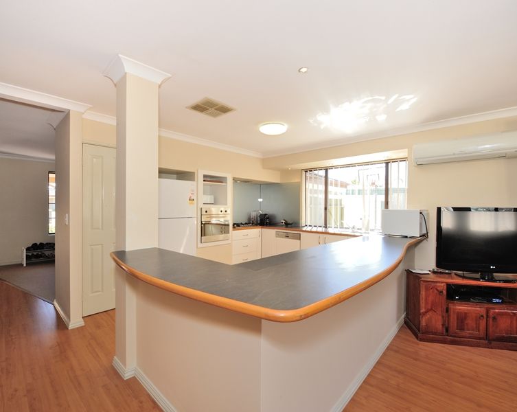 4 Caryota Ct, WARNBRO WA 6169, Image 1