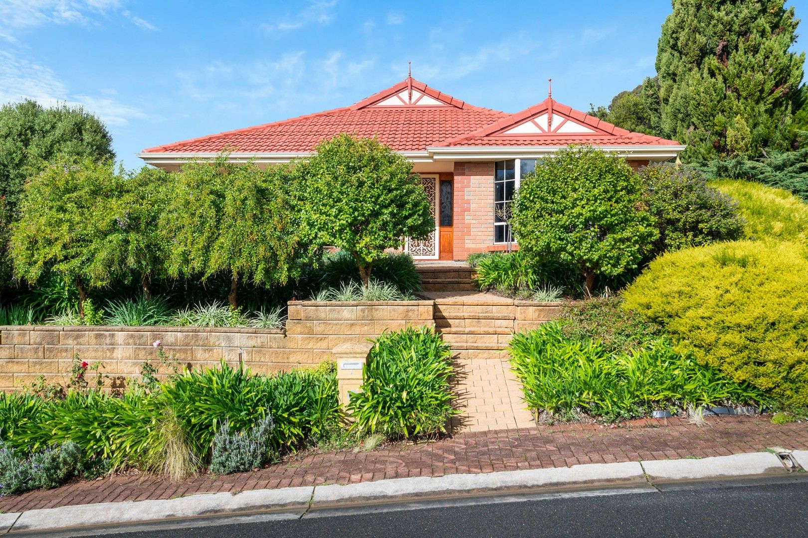 1 Dunalbyn Drive, Aberfoyle Park SA 5159, Image 0