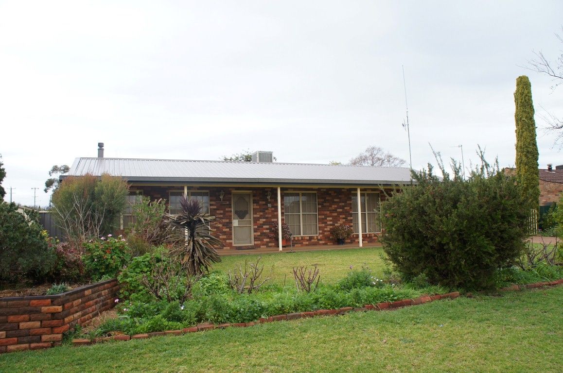 19 Craft Cres, CONDOBOLIN NSW 2877, Image 2