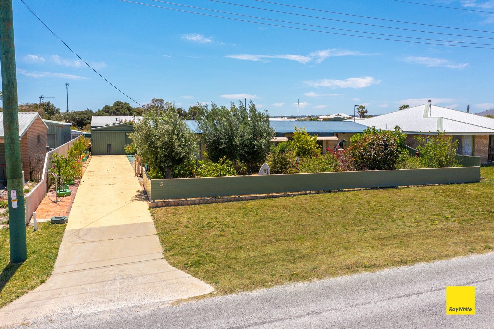 3 bedrooms House in 5 Bateman Way LANCELIN WA, 6044