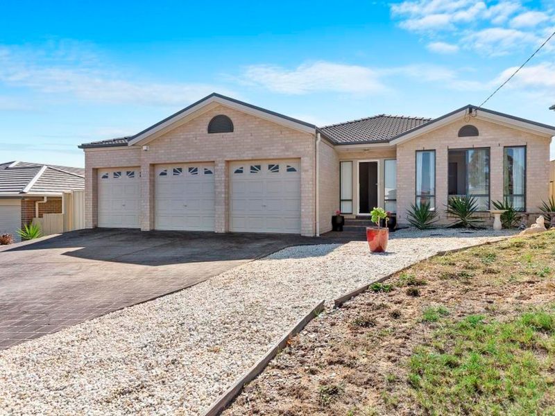 26 Melliodora Drive, Goulburn NSW 2580, Image 0