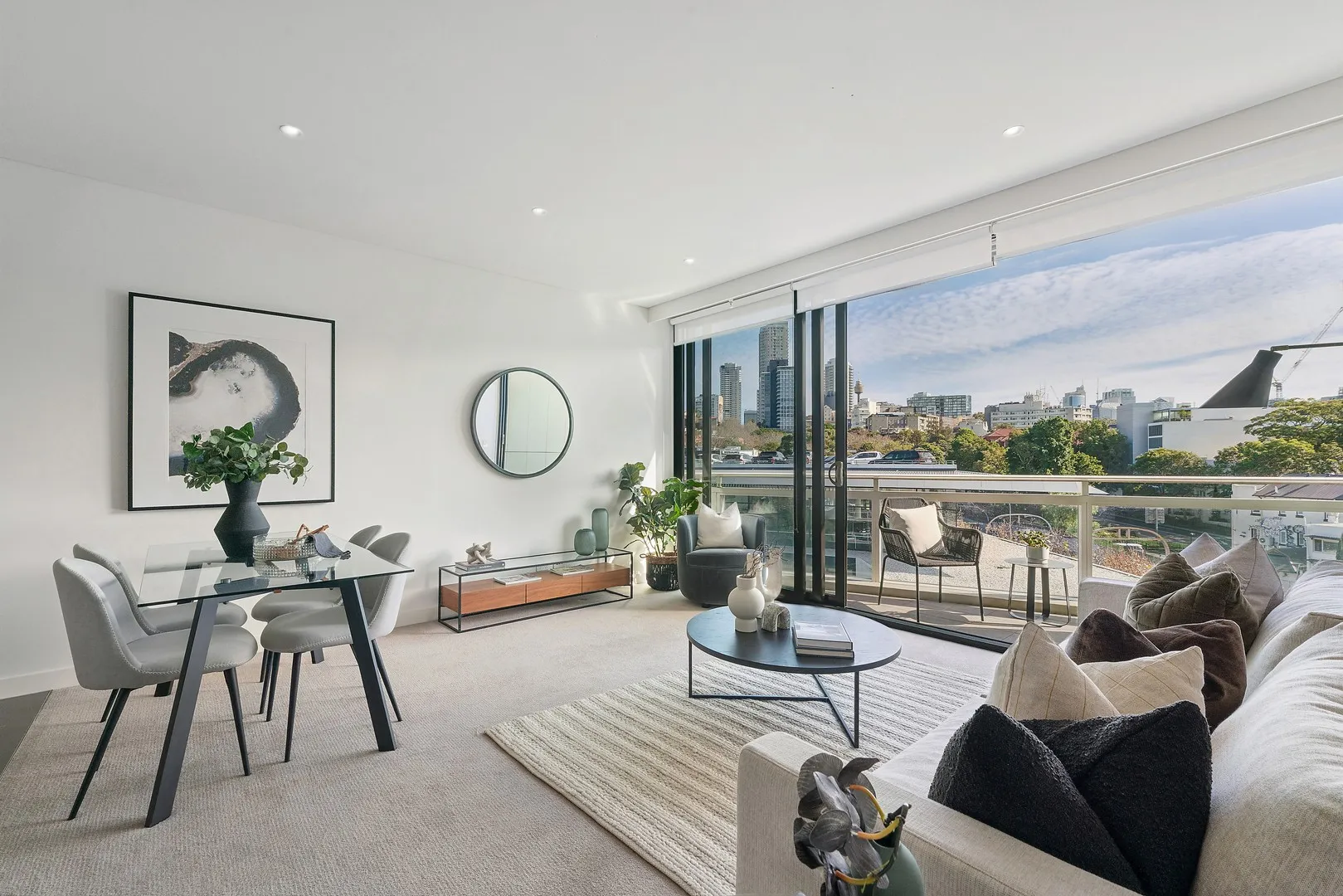 Contemporary Apartment with Elevated City Views and Lifestyle Convenience, Darlinghurst