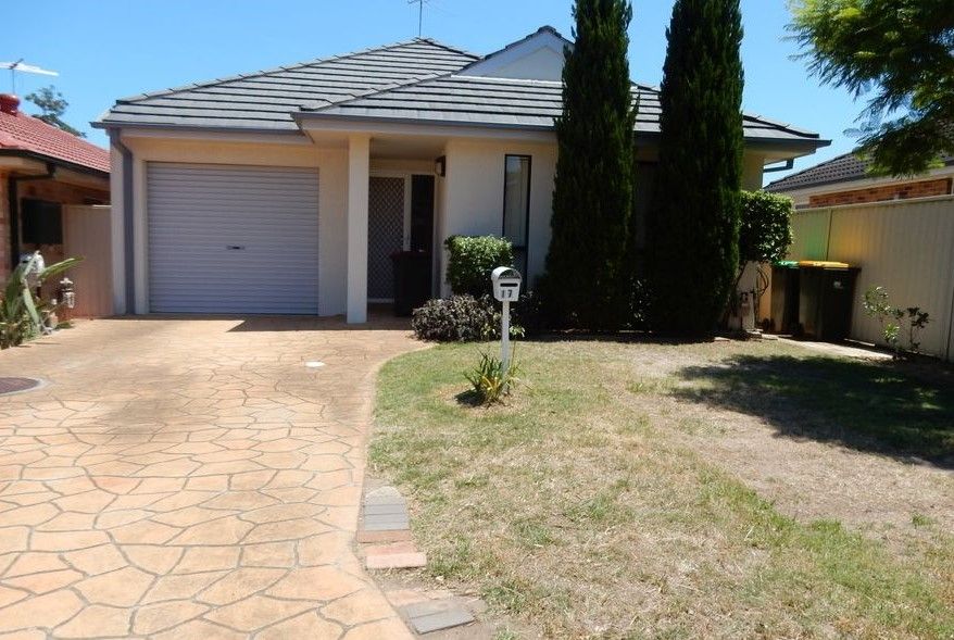 3 bedrooms House in 17 Kinchega Court WATTLE GROVE NSW, 2173