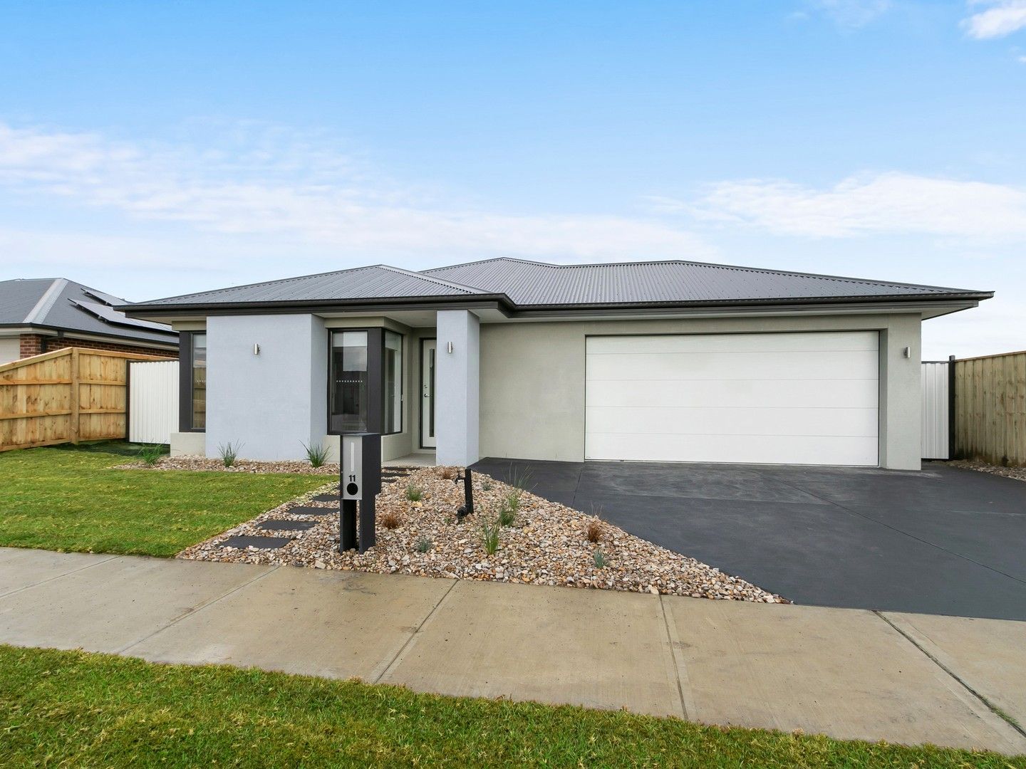 4 bedrooms House in 11 Grampians Drive MOE VIC, 3825