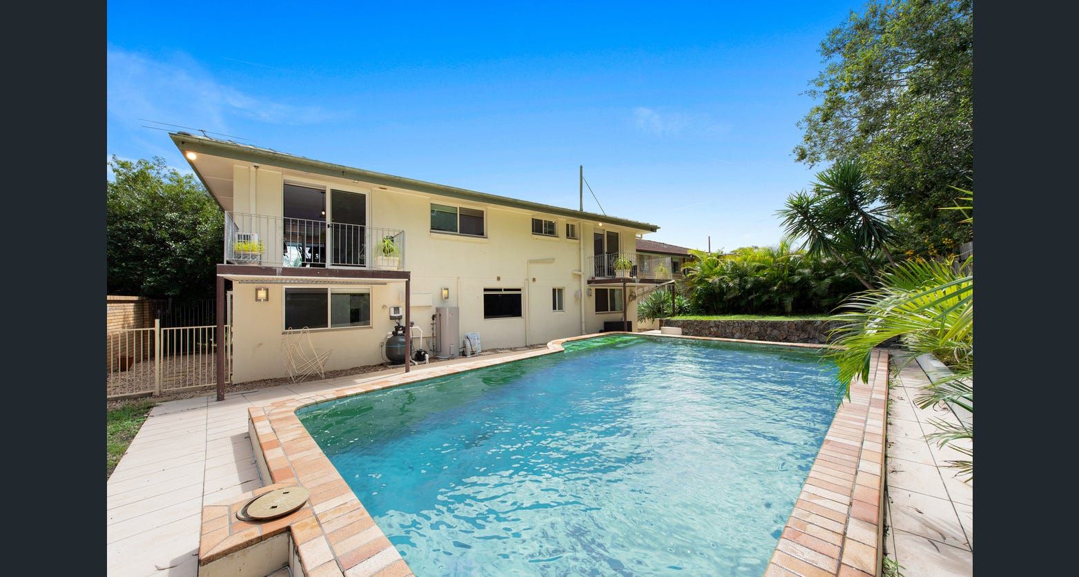6 bedrooms House in 18 Capella Street COORPAROO QLD, 4151