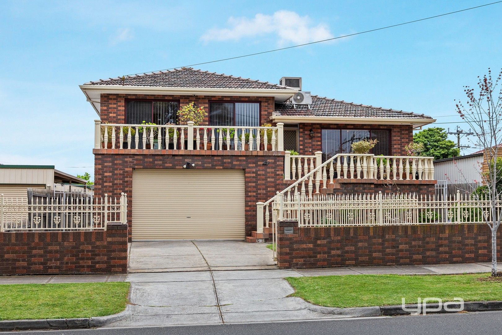 5 bedrooms House in 43 Novara Parade ST ALBANS VIC, 3021