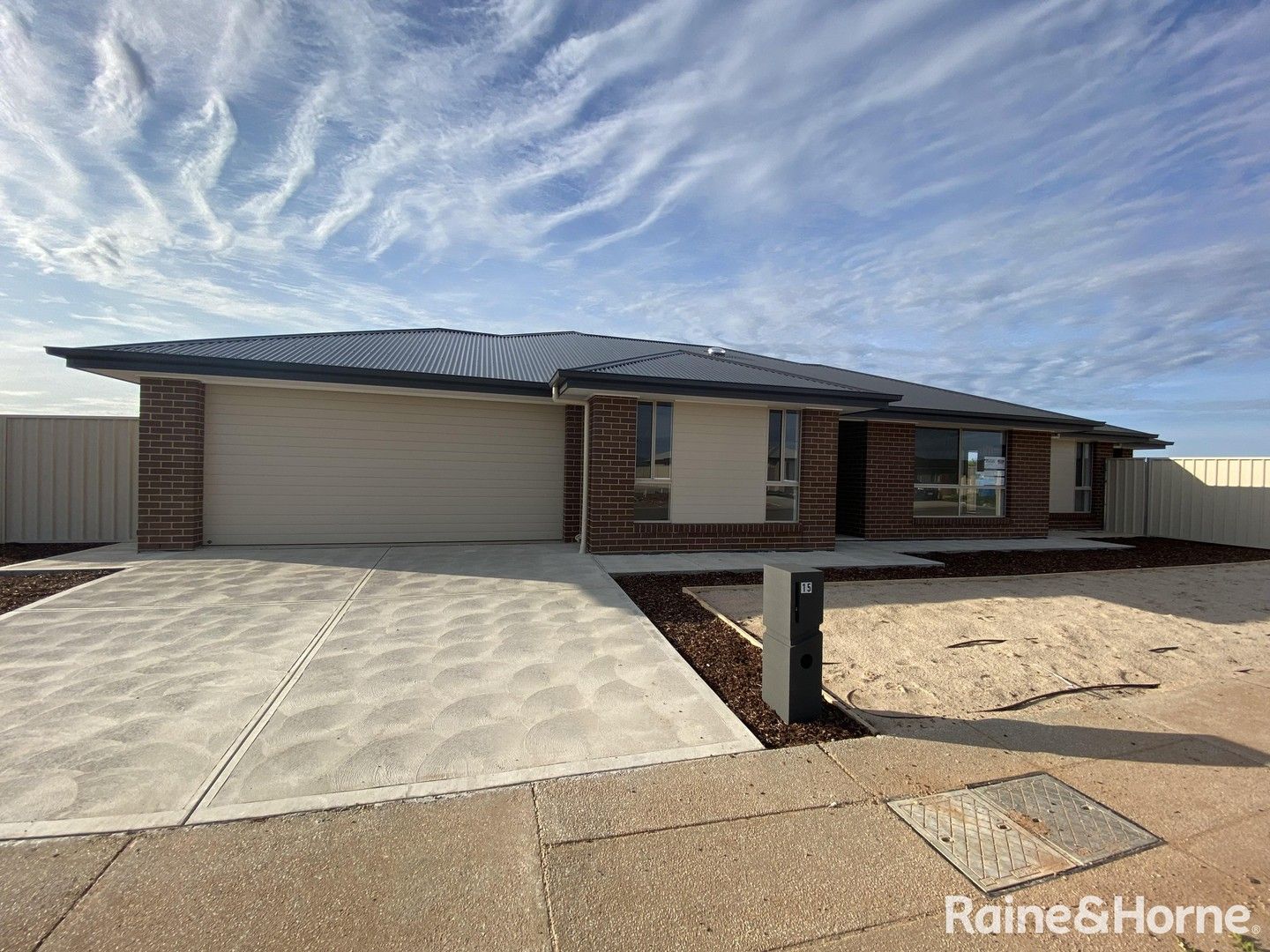 4 bedrooms House in 15 Aragon Court MUNNO PARA WEST SA, 5115