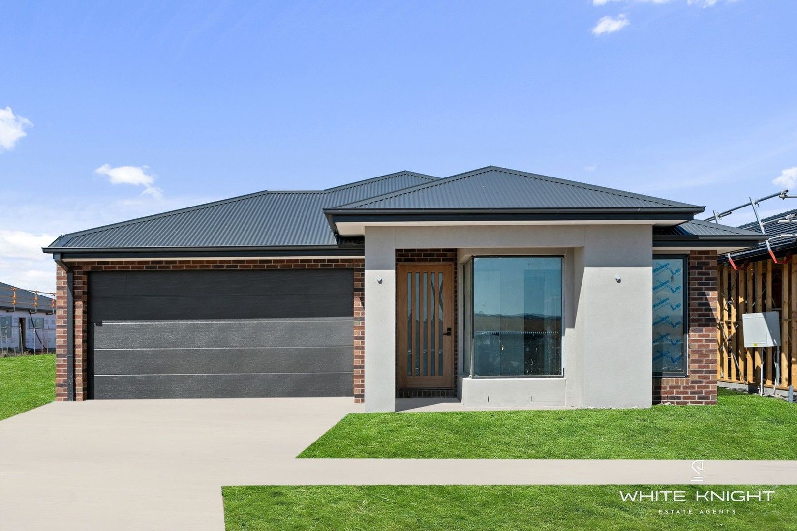 4 bedrooms House in 26 Chalcot Circuit FRASER RISE VIC, 3336