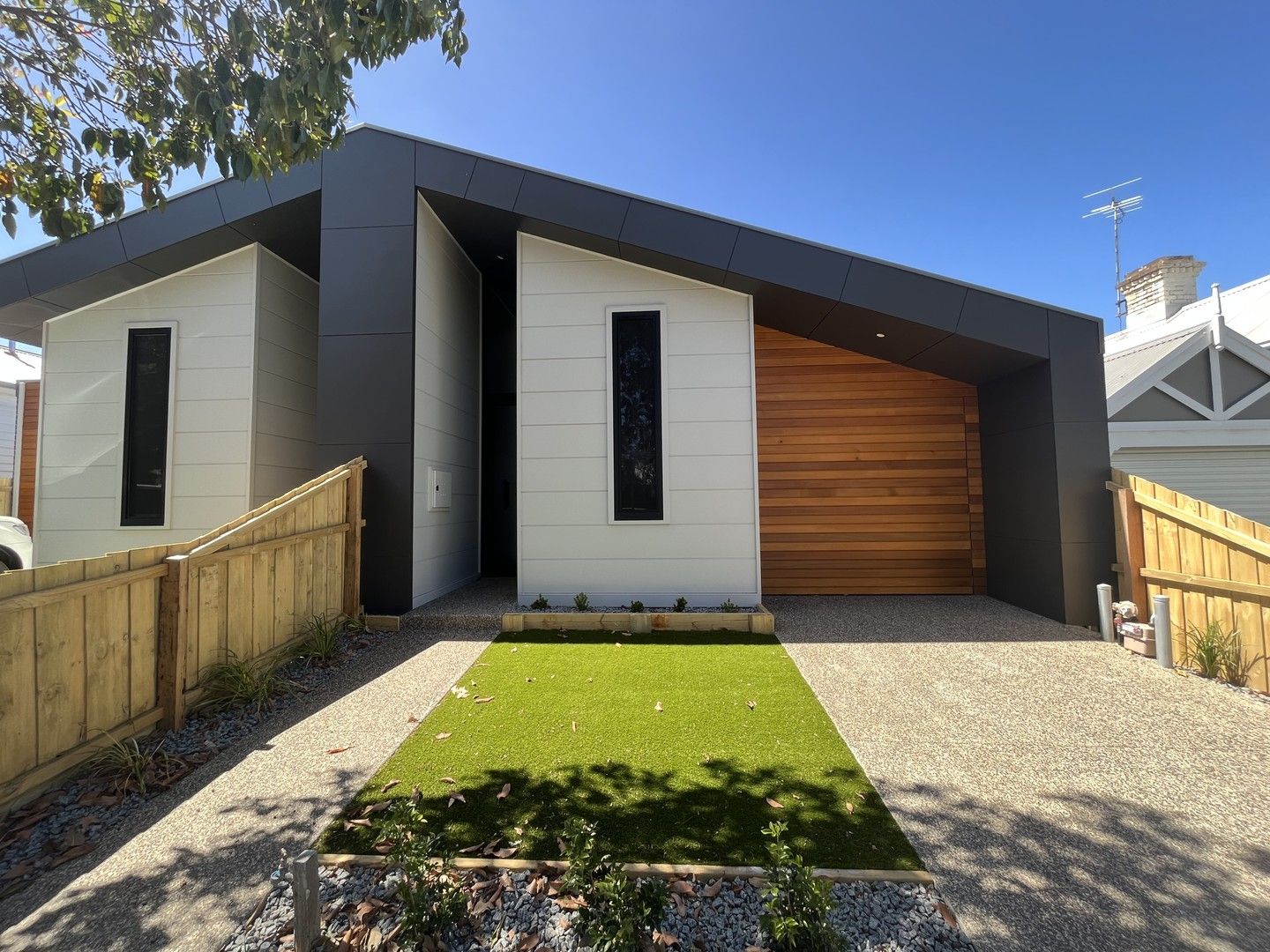 3 bedrooms Townhouse in 14A & 14B Russell Street NEWTOWN VIC, 3220