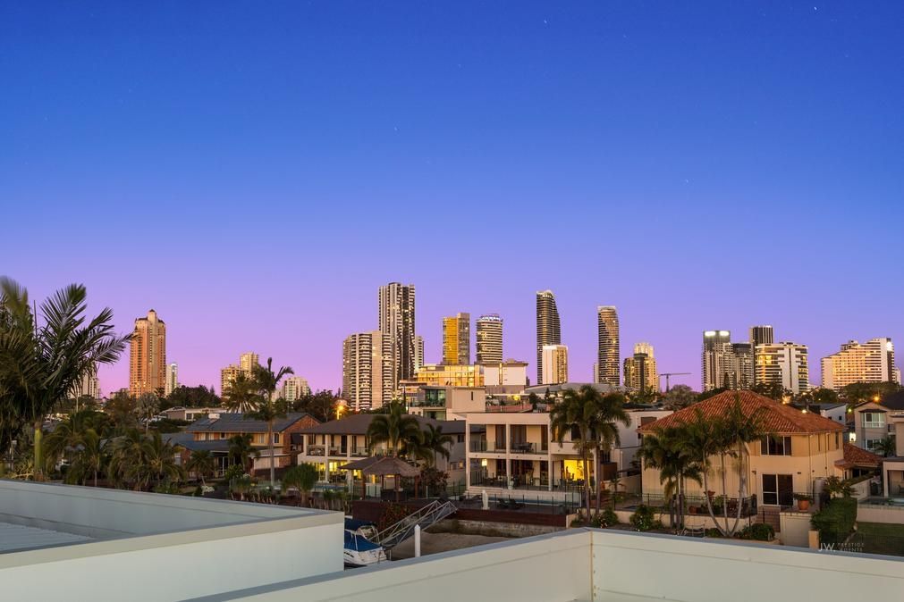 2/11 Beverley Crescent, Broadbeach Waters Property History & Address