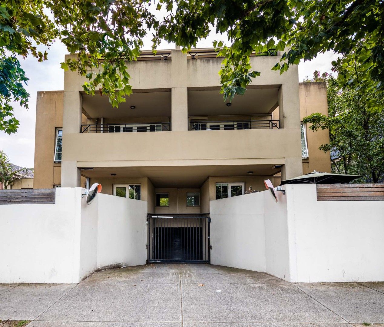 3 bedrooms Apartment / Unit / Flat in 5/261 Dandenong Road PRAHRAN VIC, 3181
