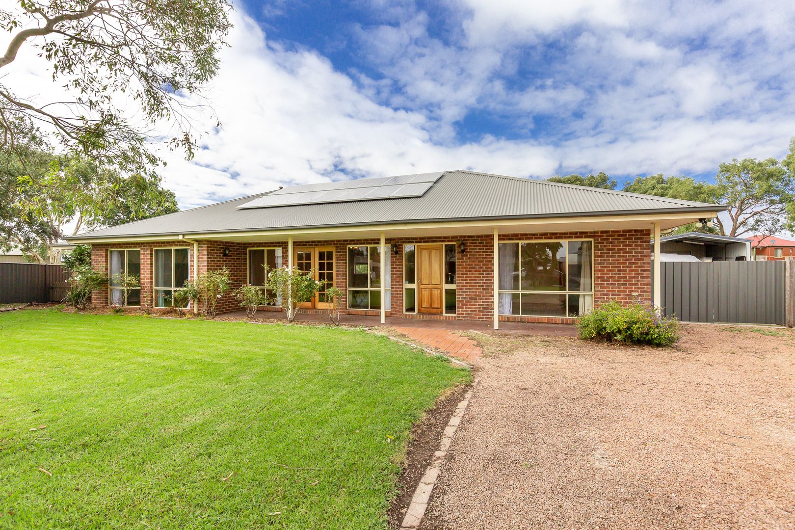 8 JAMES Court, Sale VIC 3850, Image 2