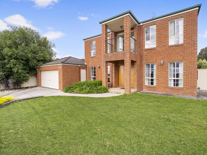 4 bedrooms House in 9 Oakbank Drive MOUNT HELEN VIC, 3350