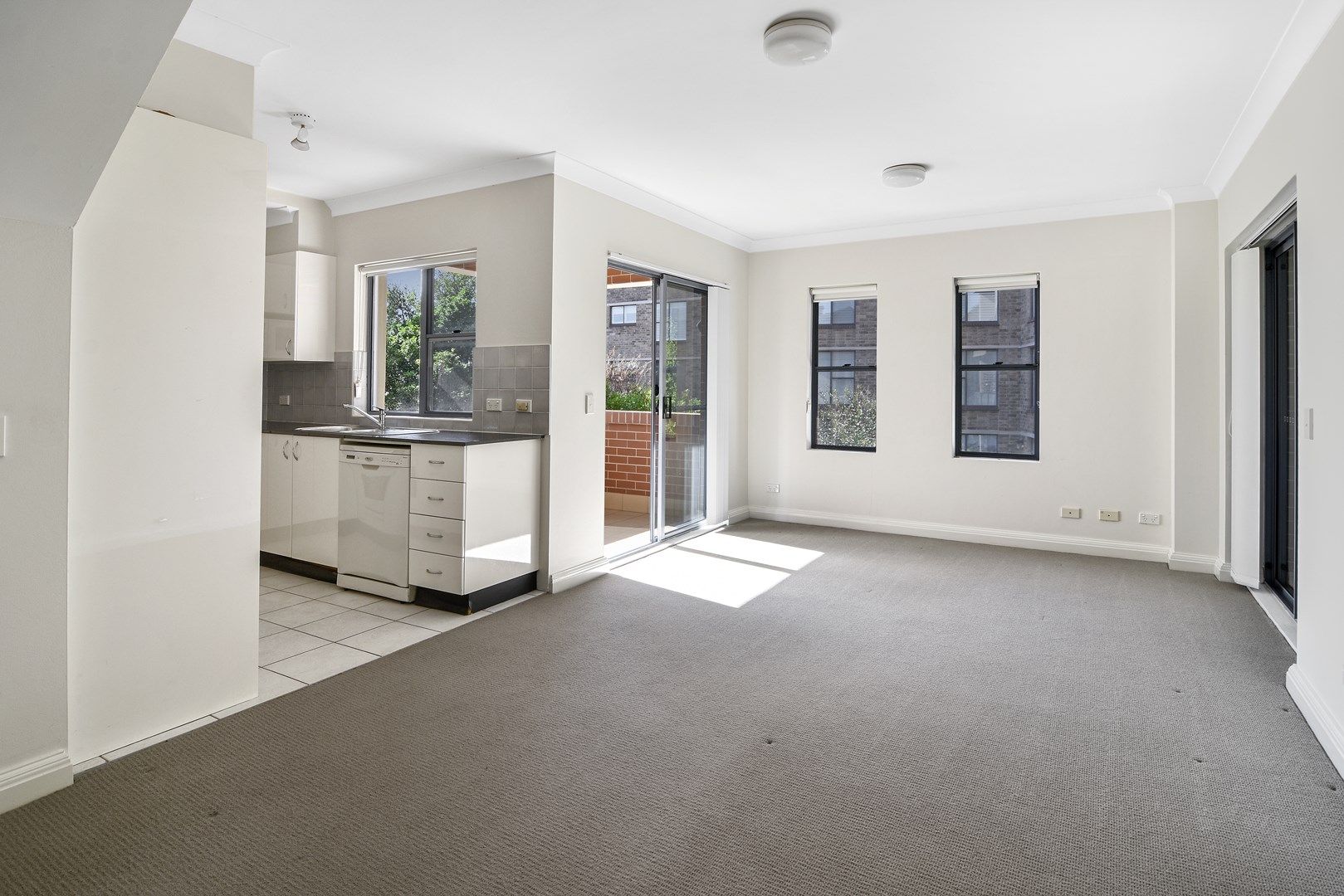 2 bedrooms Apartment / Unit / Flat in 16B/8 Sutherland Street CREMORNE NSW, 2090