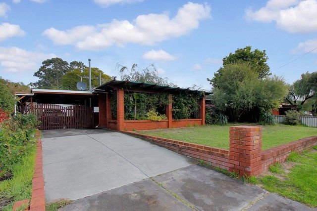 3 bedrooms House in 13 Barcombe Way GOSNELLS WA, 6110