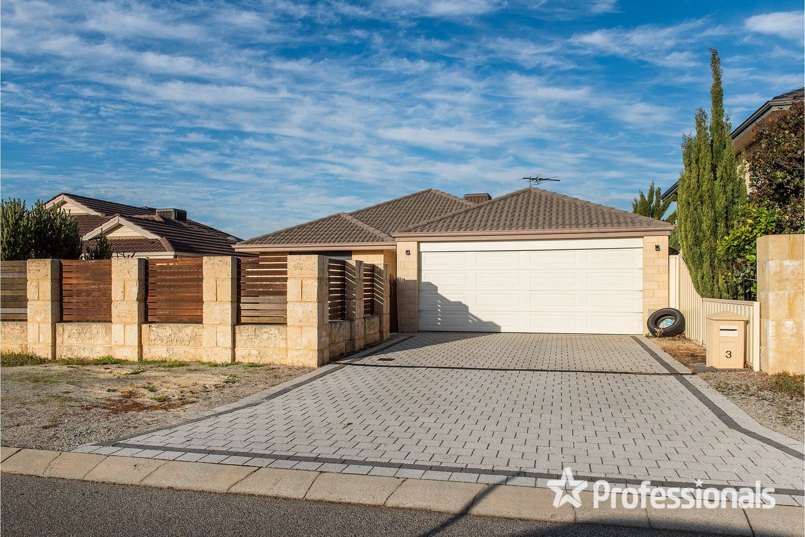 4 bedrooms House in 3 Prospector Loop BASSENDEAN WA, 6054