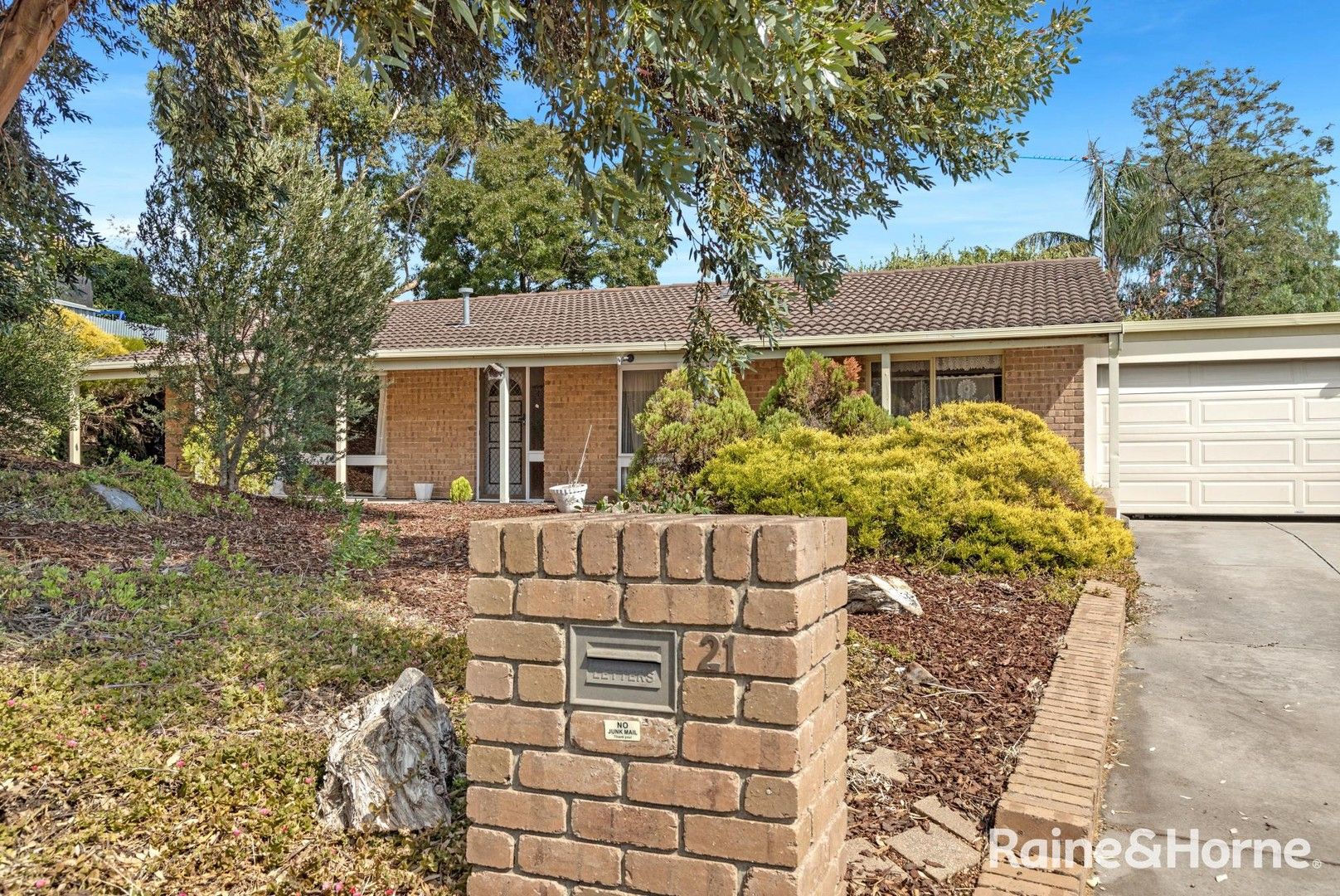 21 Minnipa Drive, Hallett Cove SA 5158, Image 0