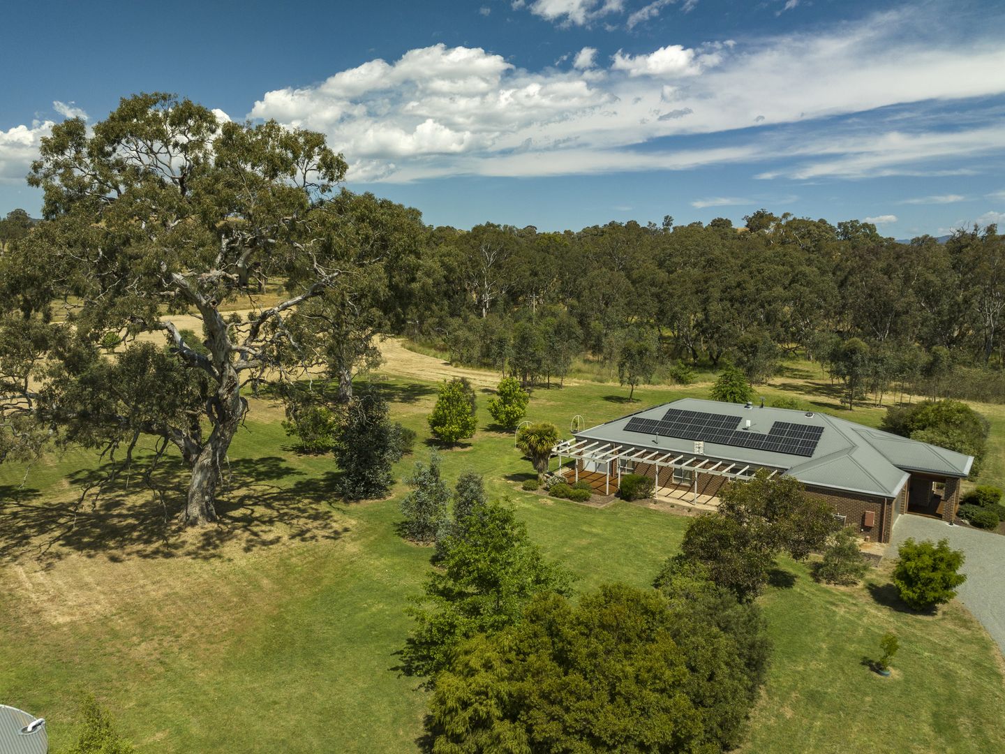 693 Howes Creek Road, Mansfield VIC 3722, Image 2