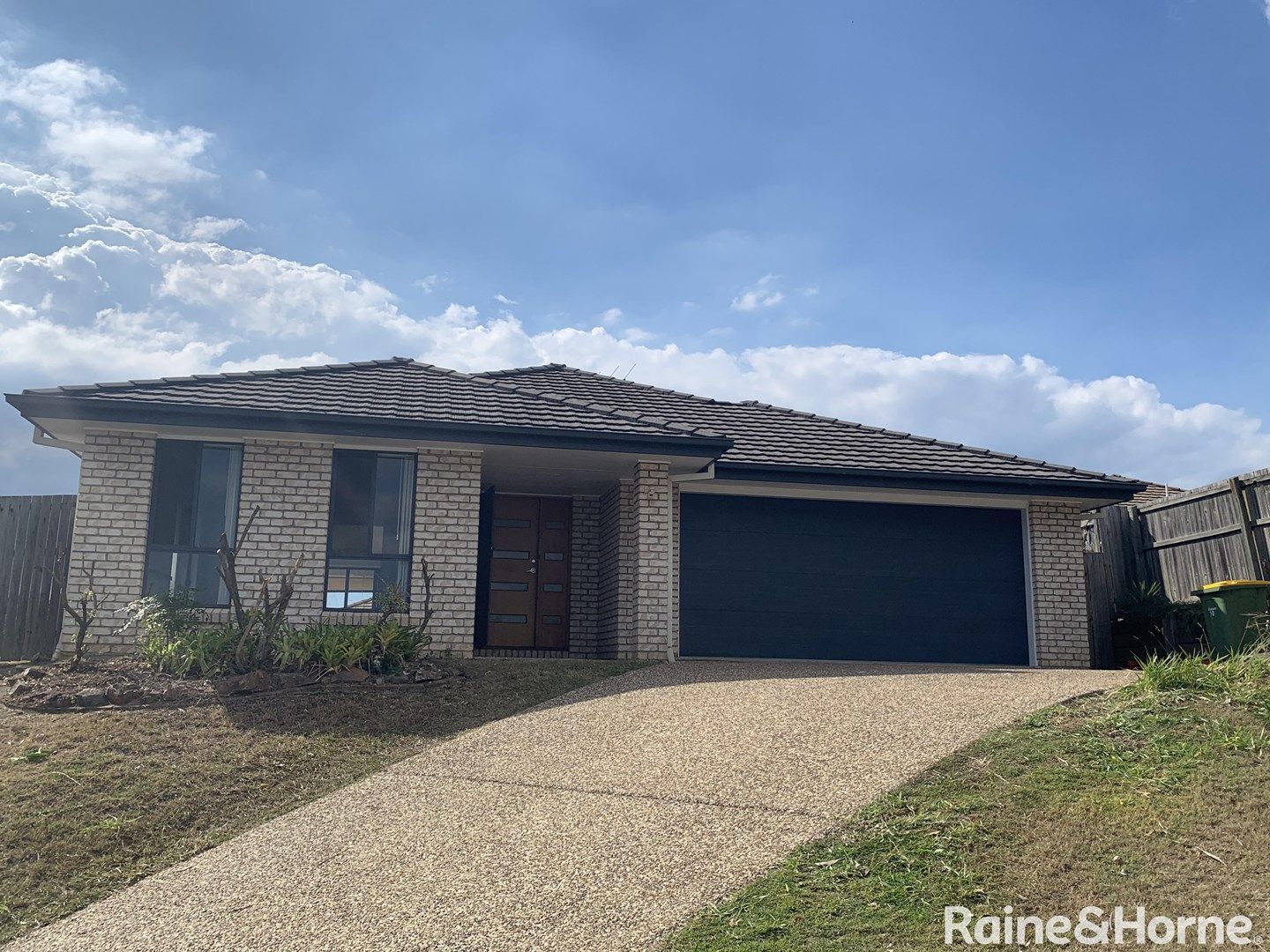 4 bedrooms House in 10 Paris Pde ORMEAU QLD, 4208