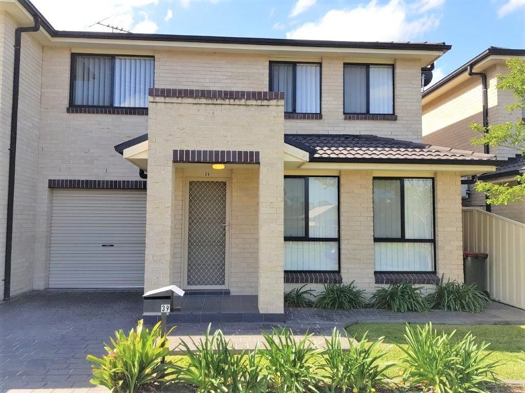 3 bedrooms Townhouse in 39 William Street LURNEA NSW, 2170