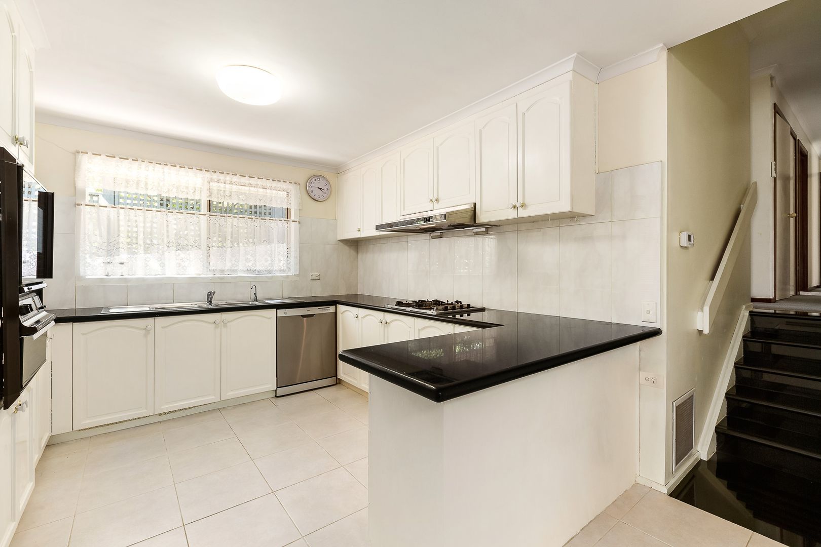 42 Huntingfield Drive, Doncaster East VIC 3109, Image 2