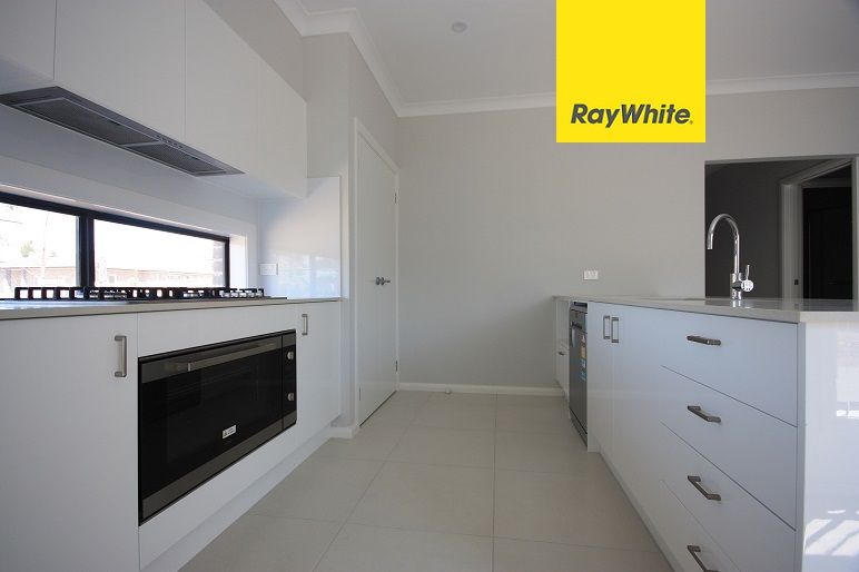 10 Eddington Road, Campbelltown NSW 2560, Image 0