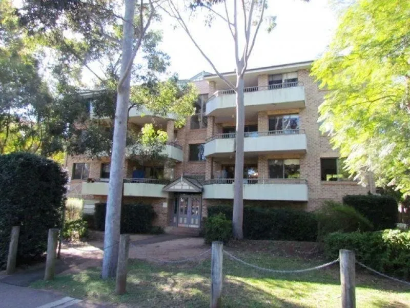 Two Bedroom Unit With Unbeatable Convenience, Toongabbie