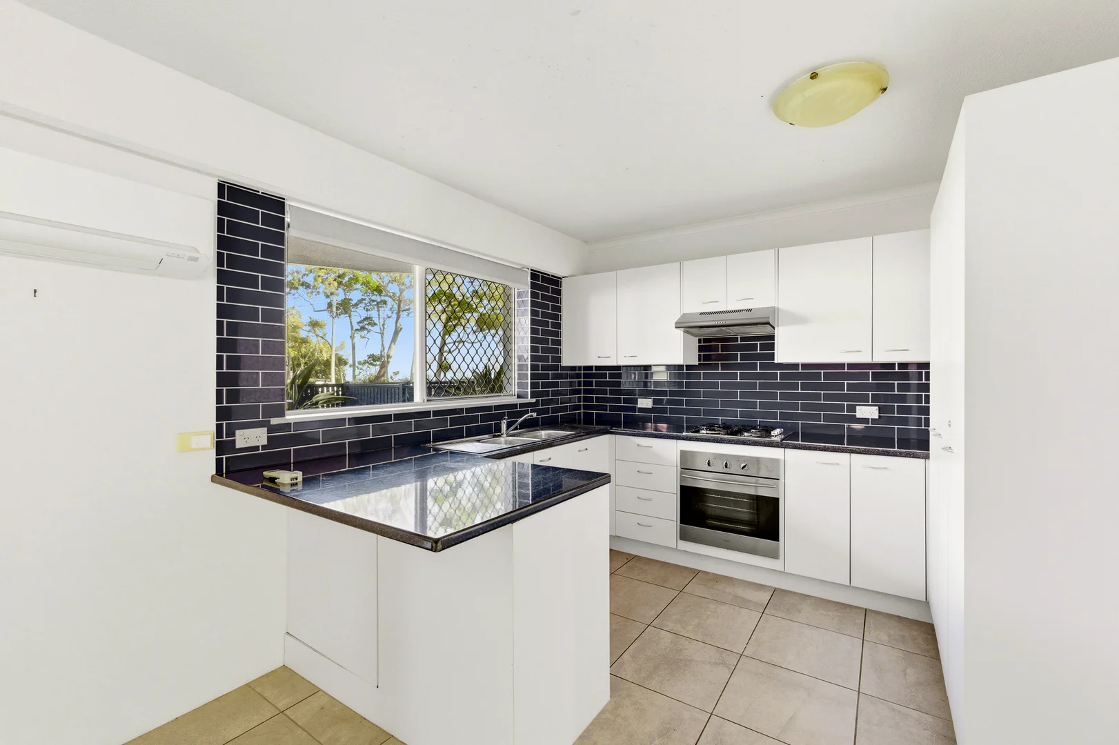 Additional image 8 of 3/458 Esplanade, Torquay QLD 4655