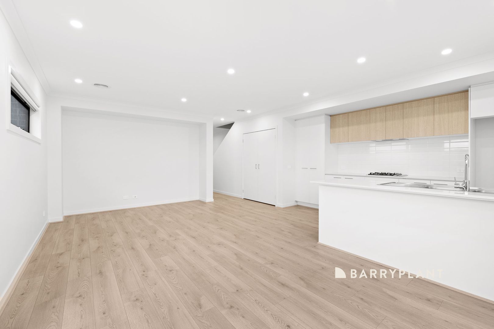 2 Bronze Leaf Walk, Narre Warren South VIC 3805 Townhouse For Rent