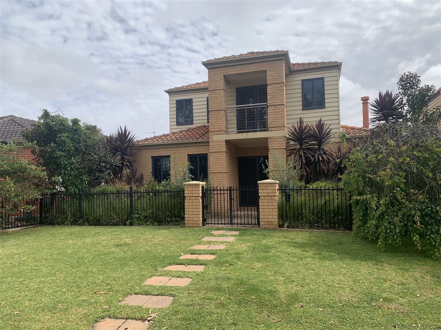 7 Eastgate Drive, Horsham Property History & Address Research Domain