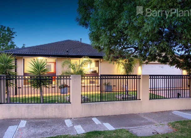 9 Aycliffe Drive, Deer Park VIC 3023