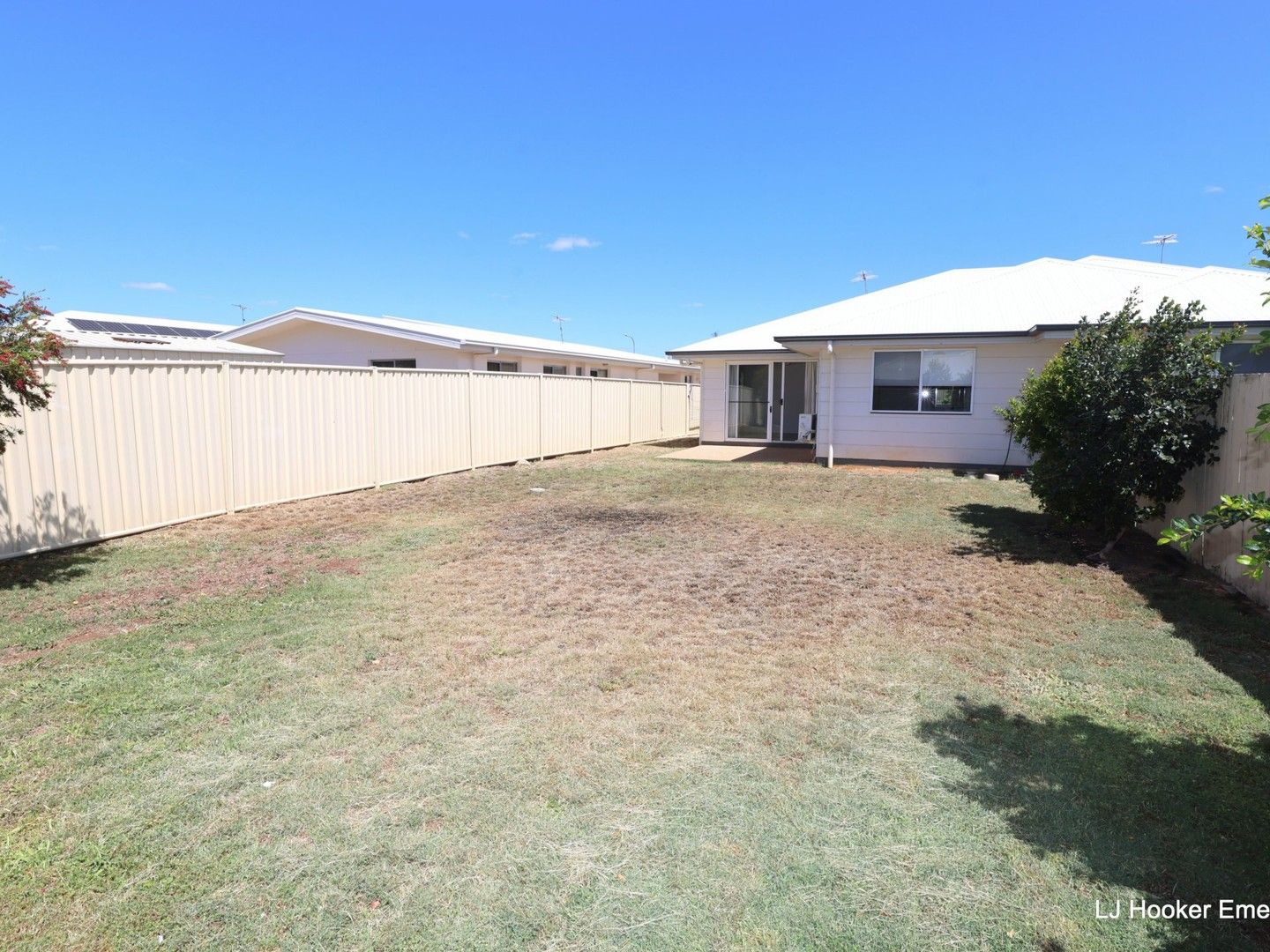 3 bedrooms House in 2/4 Eagle Street EMERALD QLD, 4720