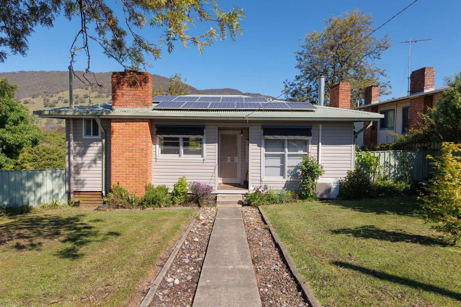 2 bedrooms House in 24 Jillico Avenue TALLANGATTA VIC, 3700