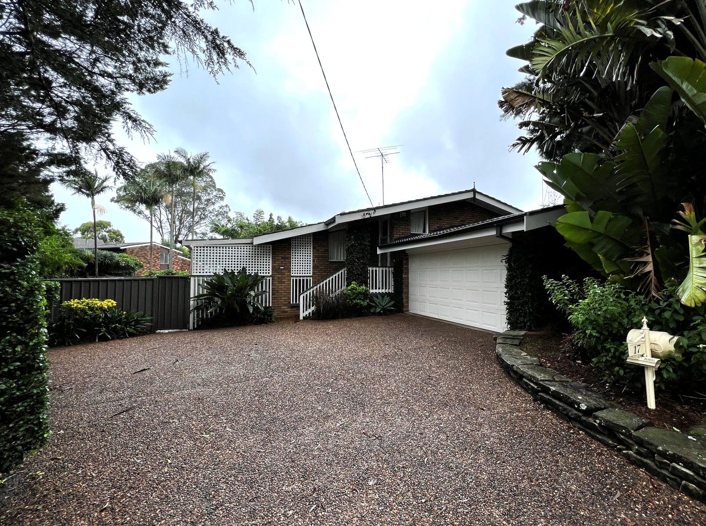 4 bedrooms House in 17 WISEMAN ROAD CASTLE HILL NSW, 2154