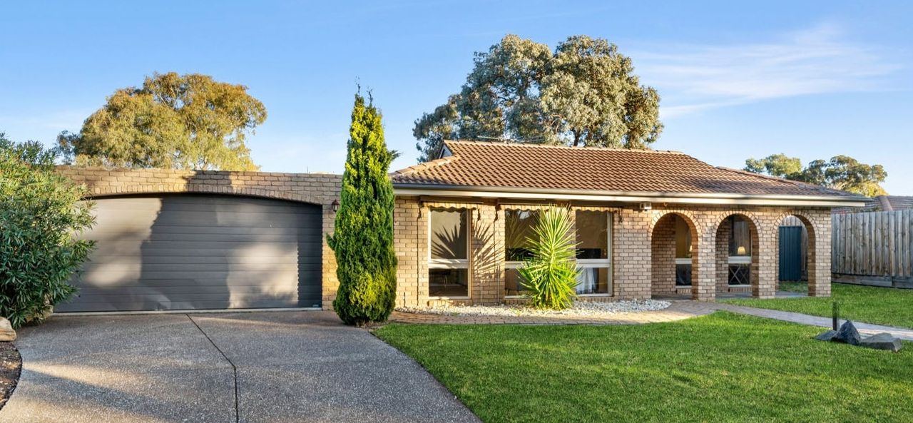 3 bedrooms House in 4 Turnberry Drive SUNBURY VIC, 3429