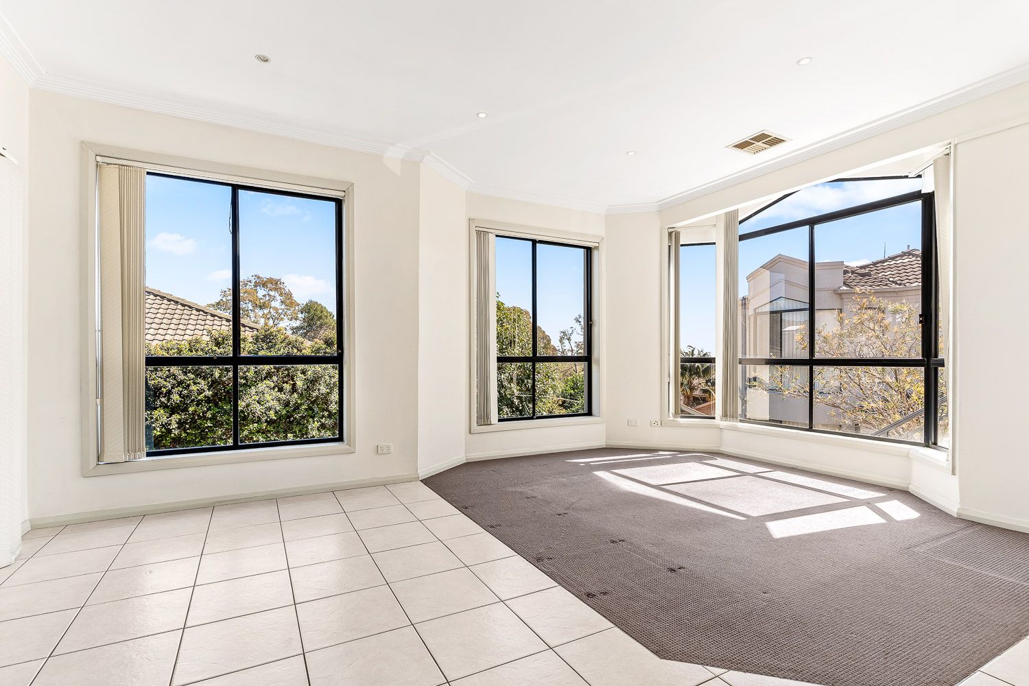 3 bedrooms Townhouse in 10/91 Caldarra Avenue ENGADINE NSW, 2233
