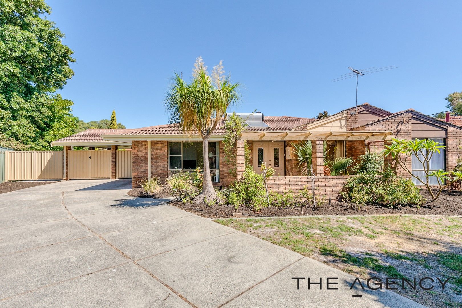 5 bedrooms House in 19 Hawford Way WILLETTON WA, 6155