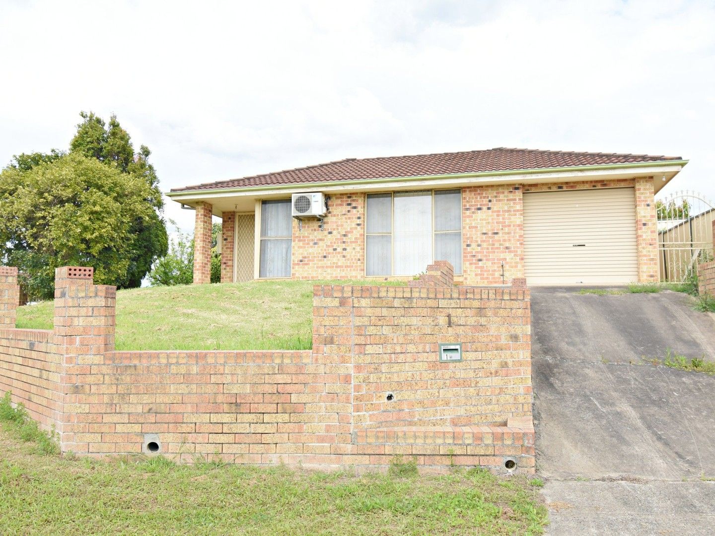 3 bedrooms House in 1 McKell Close BONNYRIGG NSW, 2177