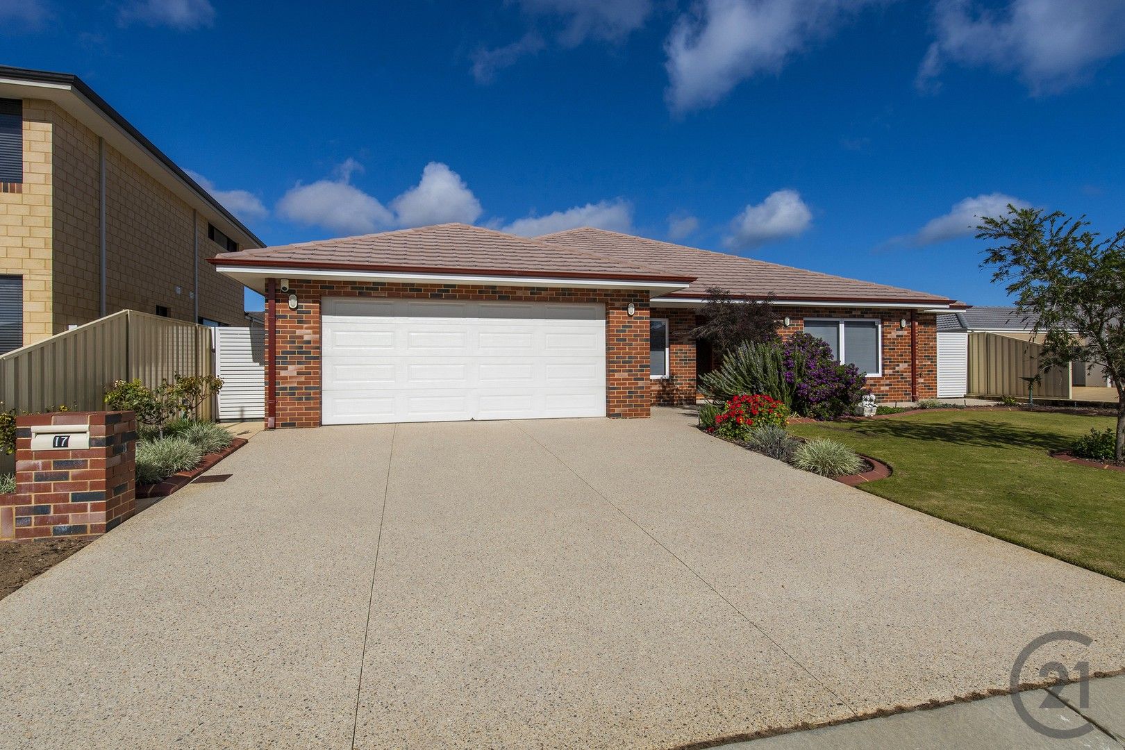 4 bedrooms House in 17 Minstrell Way MADORA BAY WA, 6210