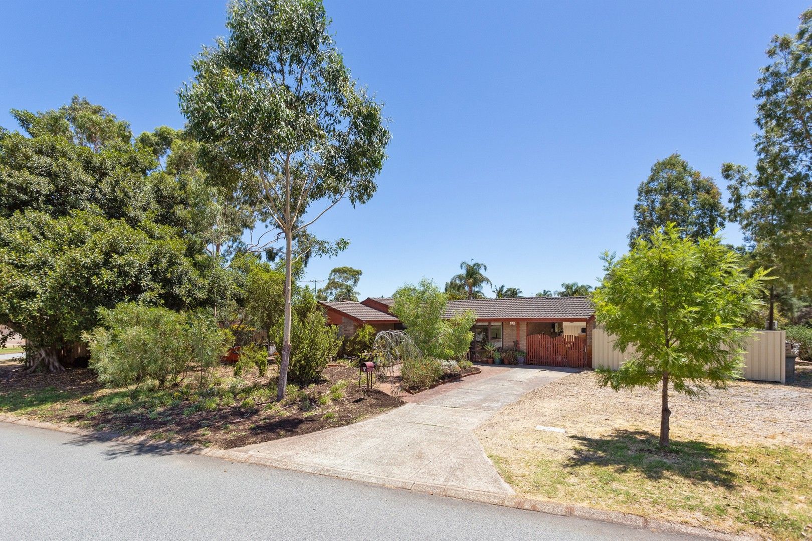 4 bedrooms House in 2 Hurrey Place BEECHBORO WA, 6063