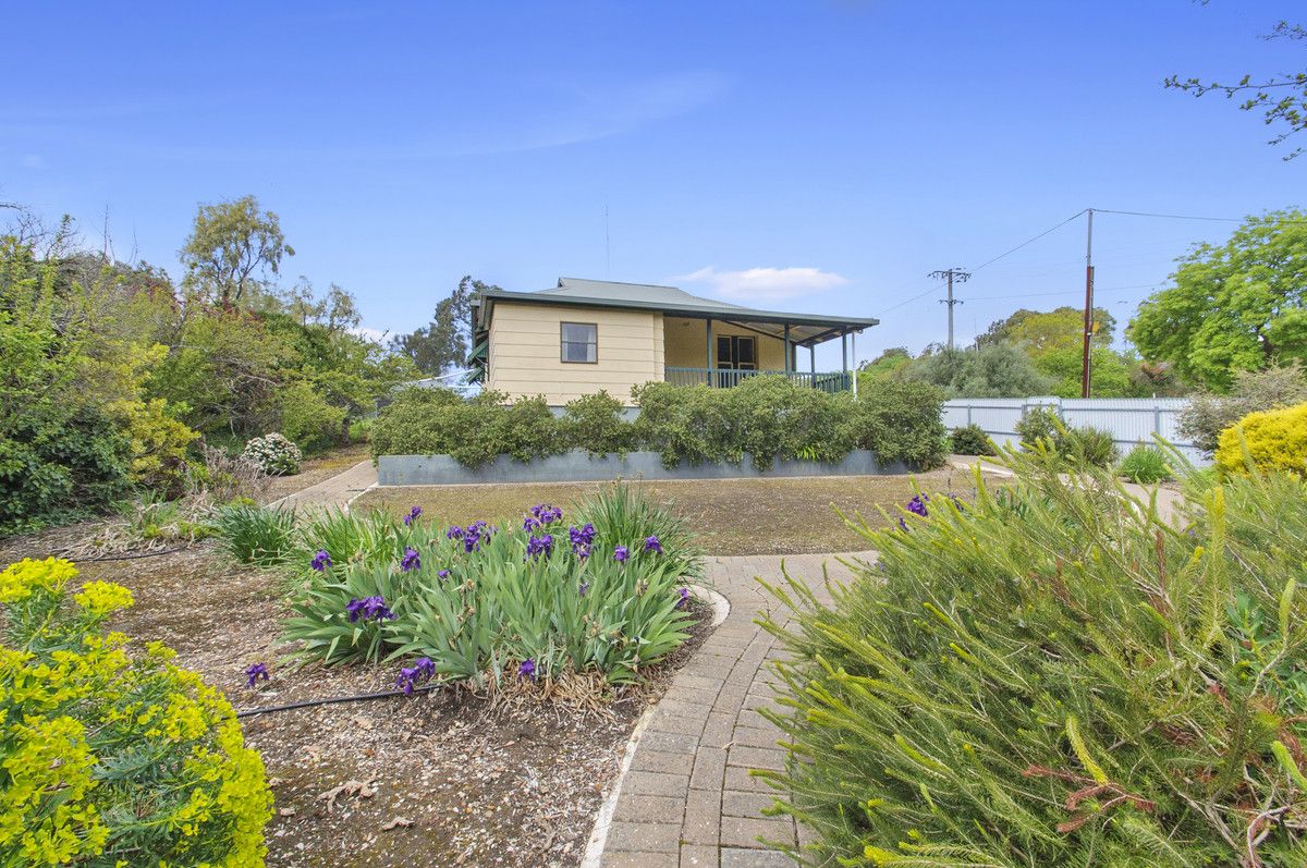 3 bedrooms House in 17 Houghton Street CLARE SA, 5453