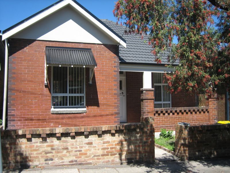 5 bedrooms House in 68 Station Street TEMPE NSW, 2044