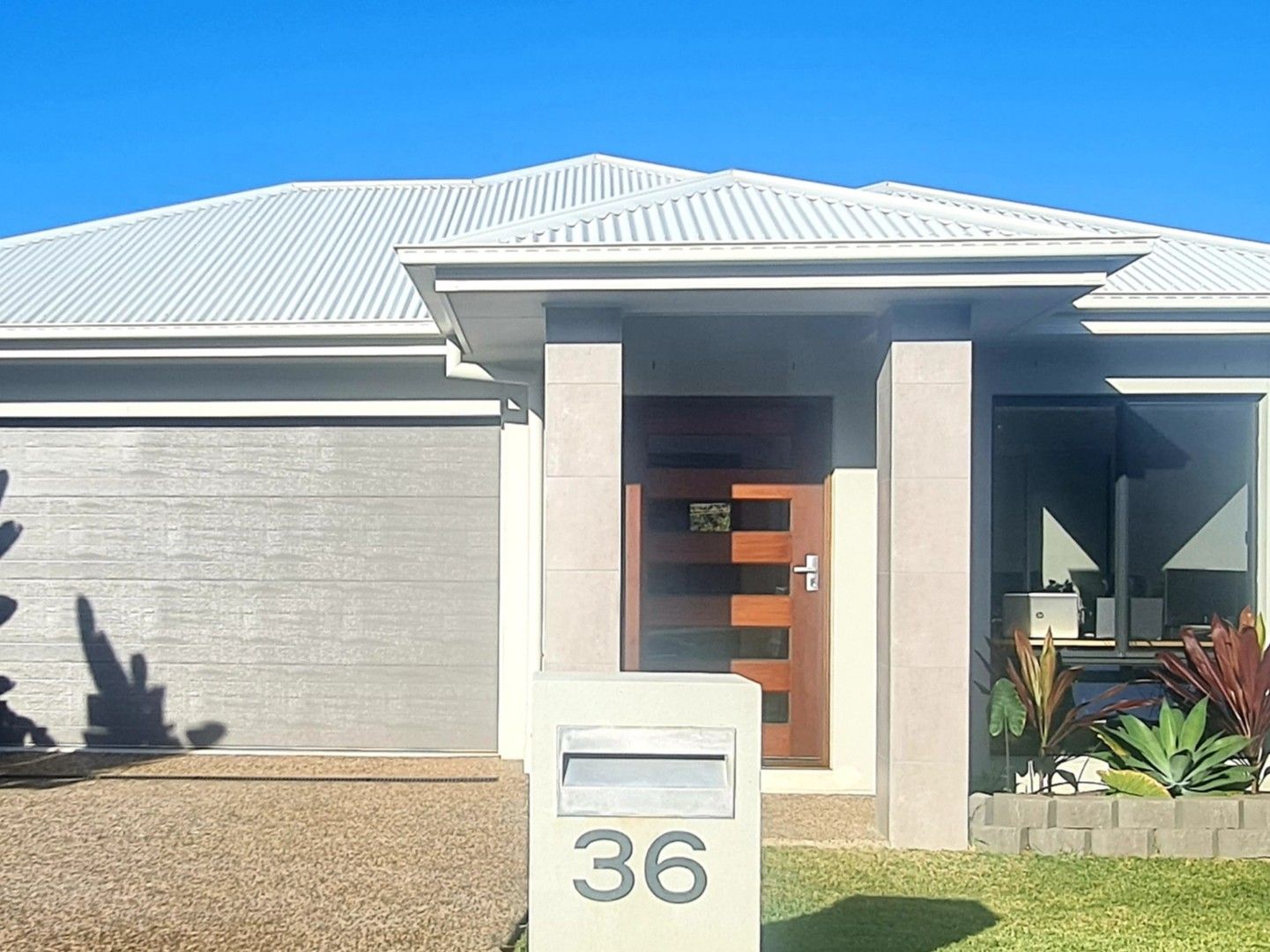 4 bedrooms House in 36 Swansea Circuit REDLAND BAY QLD, 4165