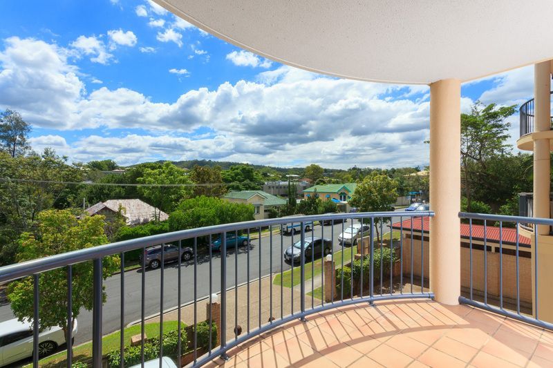 2/52 York Street, Indooroopilly QLD 4068, Image 1